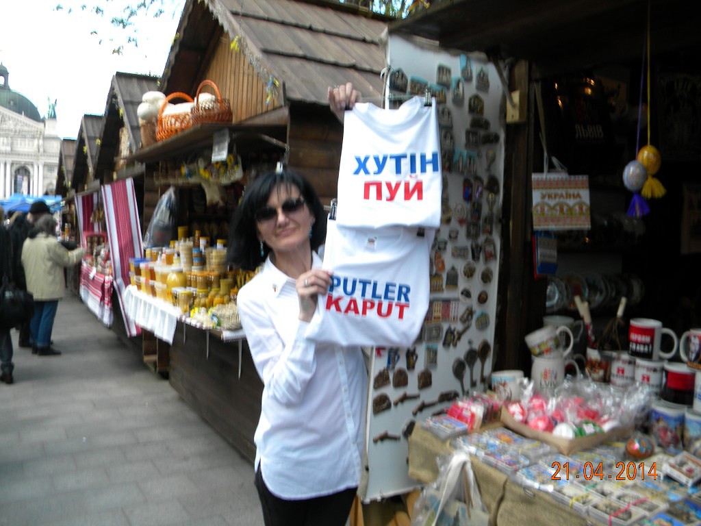 Auf dem Markt vor der Oper in Lviv
